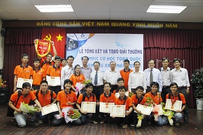 Cơ hội vào đại học với nguyện vọng bổ sung - 3 Sinh viên HUTECH đạt giải Nhất cá nhân, nhất Đồng đội tại Olympic cơ học toàn quốc 2013.