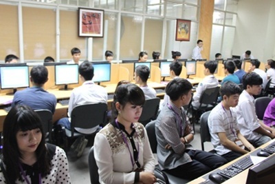 Chương trình trải nghiệm làm sinh viên CNTT quốc tế - 1 Các bạn học sinh THPT trải nghiệm trực tiếp tại Bachkhoa-Aptech