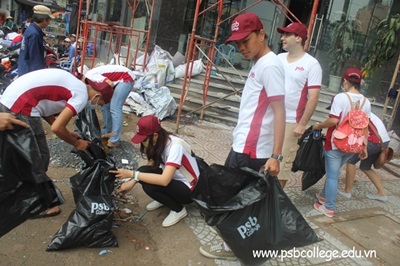 Nhặt rác góp phần nâng cao ý thức bảo vệ môi trường nhé bạn