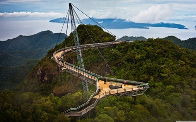 5 tuyệt tác thiên nhiên ở thiên đường biển đảo Malaysia - 1 Chiếc cầu Sky Bridge nổi tiếng của Langkawi