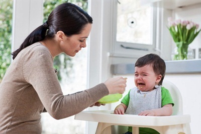 Mẹ chồng nàng dâu, xung đột vì... kẻ thứ 3 - 1 Hậu cai sữa, nhiều cha mẹ chật vật mỗi lần cho con ăn