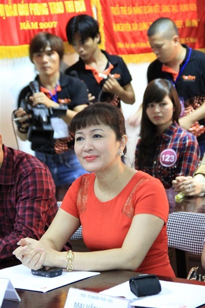 NSND Minh Hòa: “Sự thông minh, tự tin của các thí sinh đã cuốn hút BGK” - 1 NSND Minh Hòa: “Sự thông minh, tự tin của các thí sinh đã cuốn hút BGK”
