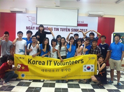 Sinh viên ĐHQT Bắc Hà nhận học bổng du học của