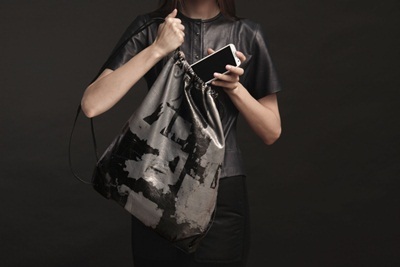 Alexander Wang hợp tác với Samsung ra mắt túi thể thao - 3 Wallie là chiếc túi thể thao đầu tiên được tạo bởi hình thức crowdsource