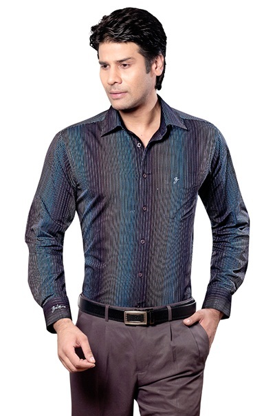 Hàng Border được dệt với kỹ thuật cao mang đến sự sang trọng cho trang phục