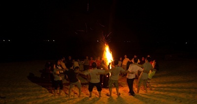 Kỷ niệm 15 năm Maastricht MBA Việt Nam: “Giá trị người học là cốt lõi” - 2 Cùng hòa mình vào Đêm lửa trại.