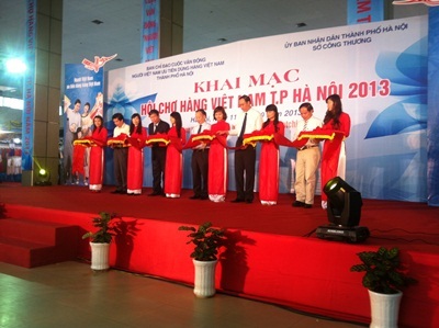 Hội chợ hàng Việt Nam 2013 - Thu hút hàng vạn người tiêu dùng mua sắm