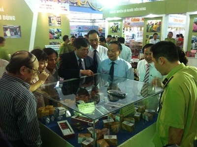 Hội chợ hàng Việt Nam 2013 - Thu hút hàng vạn người tiêu dùng mua sắm