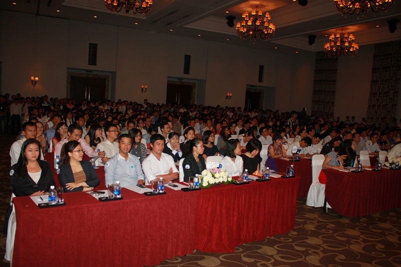Khán phòng chật kín người tại các buổi hội thảo được tổ chức trong sự kiện.