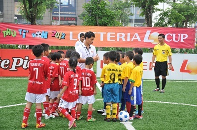 Quản lý Xuân Bắc nhắc nhở thành viên của 2 đội