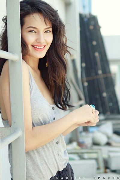 Kiều nữ Carla Abellana tái xuất màn ảnh TodayTV - 3 Bên cạnh công việc của một người mẫu, diễn viên, cùng với