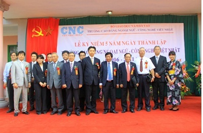 Trường Cao đẳng Ngoại ngữ - Công nghệ Việt Nhật thông báo điểm xét tuyển năm học 2013-2014 - 5 Chi tiết xin liên hệ: