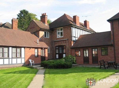 Học bổng 100% học phí trường nội trú Brooke House, Anh Quốc - 1 Học bổng 100% học phí trường nội trú Brooke House, Anh Quốc