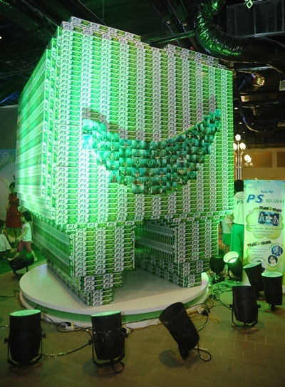 “Mô hình chiếc răng lớn nhất được kết hợp từ vỏ hộp P/S Trà Xanh”