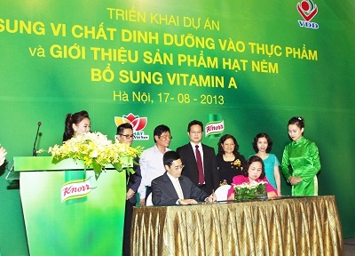 Nghi thức kí kết thỏa thuận hợp tác giữa Knorr - Viện Dinh dưỡng Quốc gia.