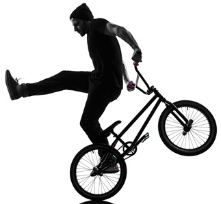 Vì sao thể thao đường phố hấp dẫn nam giới trẻ? - 1 Bộ môn BMX-một trong những môn thể thao đường phố của giới trẻ