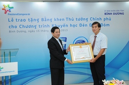 Thủ tướng tặng bằng khen cho chương trình Đèn Đom Đóm