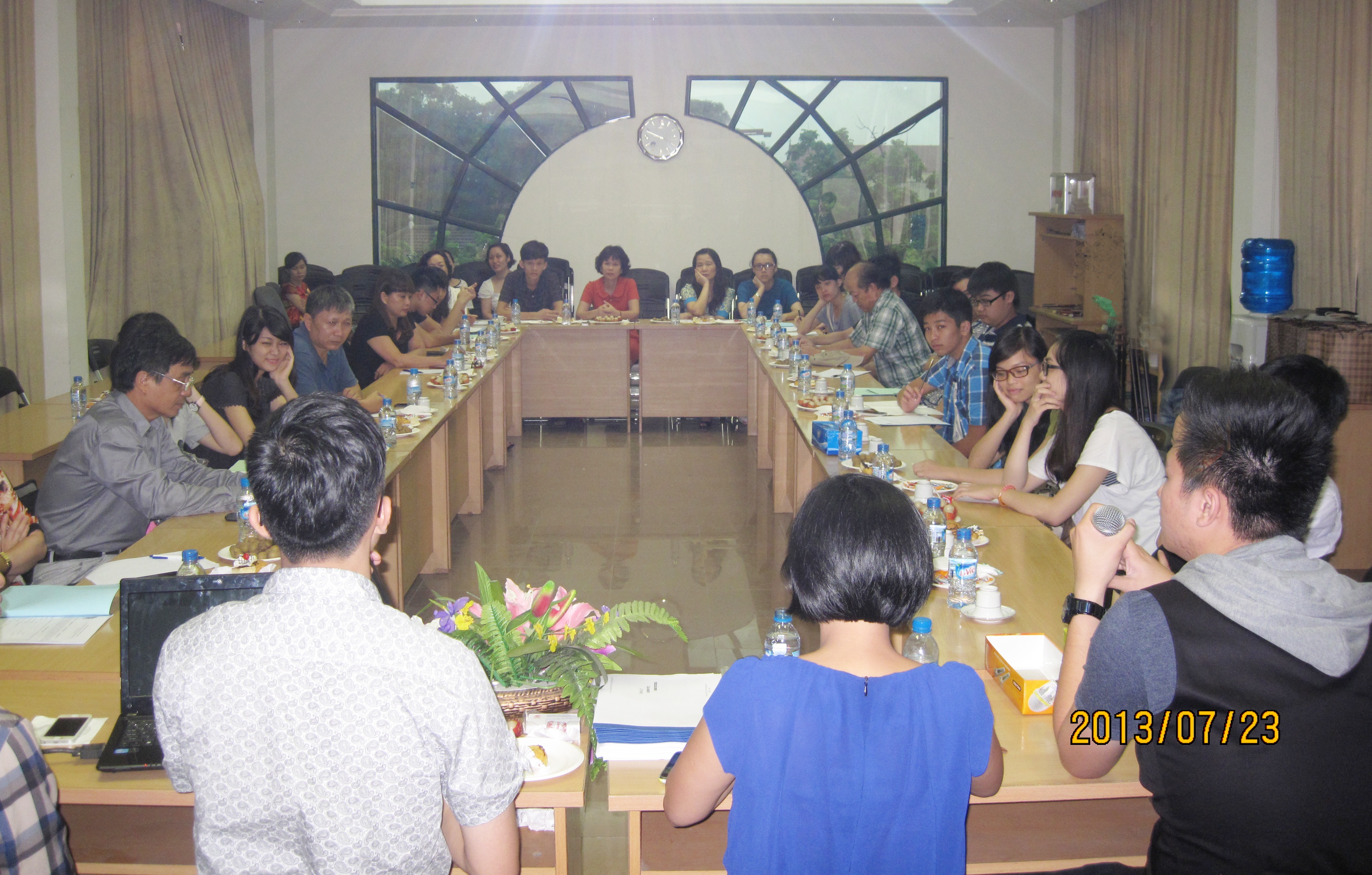 Tuyển sinh giao lưu văn hóa Mỹ năm học 2014 - 2015 - 1 Một buổi họp định hướng cho học sinh giao lưu tháng 07/2013