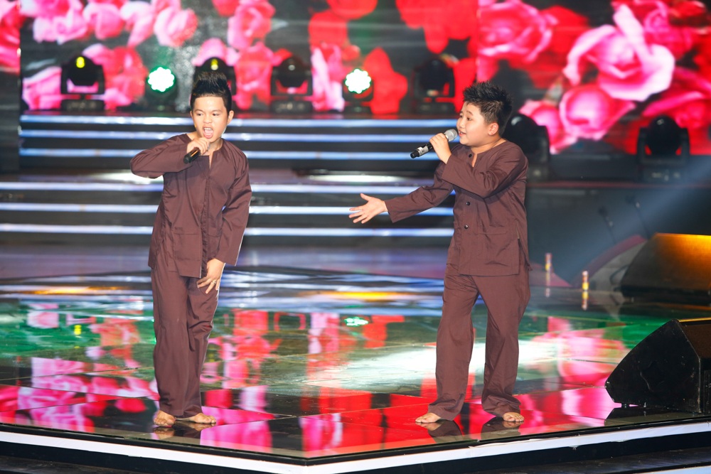 “Gánh Hàng Rau” với đội hình mới – Quang Anh và Cao Khánh, đã khiến tiết mục trở nên mới lạ hơn.