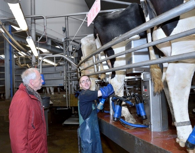 Công nghệ tiên tiến khép kín tới từng trang trại bò sữa