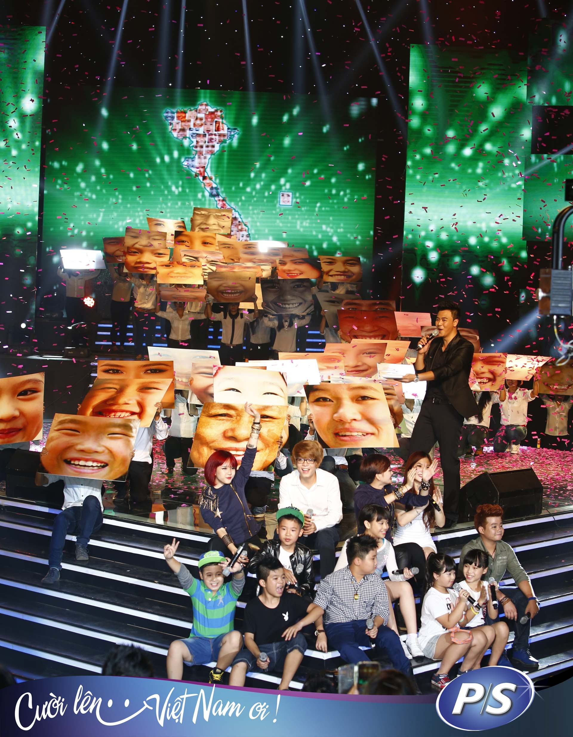 Màn đồng ca khép lại chương trình và đã truyền cảm hứng lạc quan, yêu đời đến các bạn khán giả nhí.