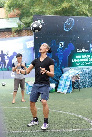 Vài phút tâng bóng, được 200 triệu - 4 Phạm Anh Khoa cũng tham gia chinh phục thử thách