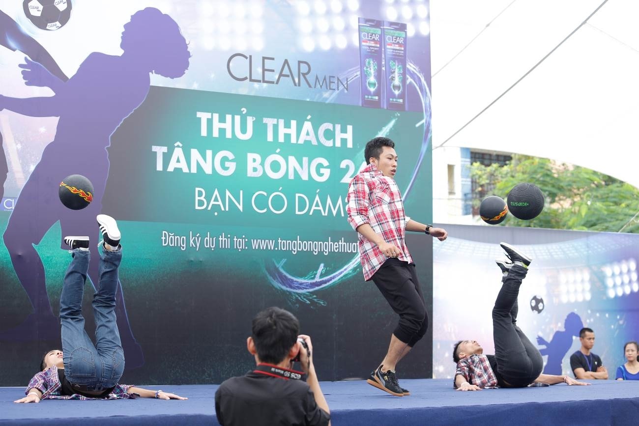 Vài phút tâng bóng, được 200 triệu - 5 Chơi theo nhóm là thử thách mới của cuộc thi năm nay.