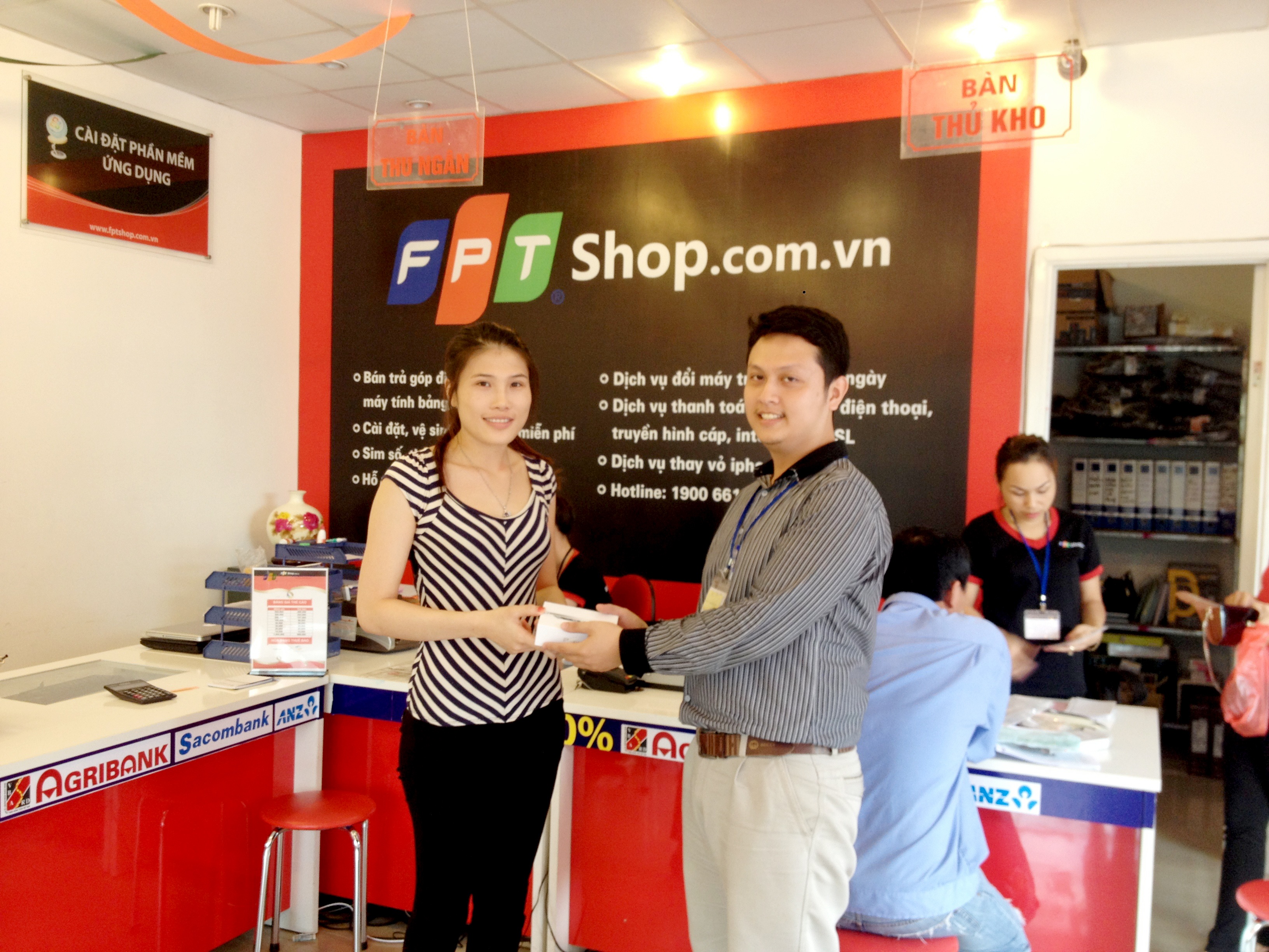 F.Studio by FPT nâng bảo hành vàng lên 18 tháng! - 2 Khách hàng gần đây nhất được bồi thường máy mới -