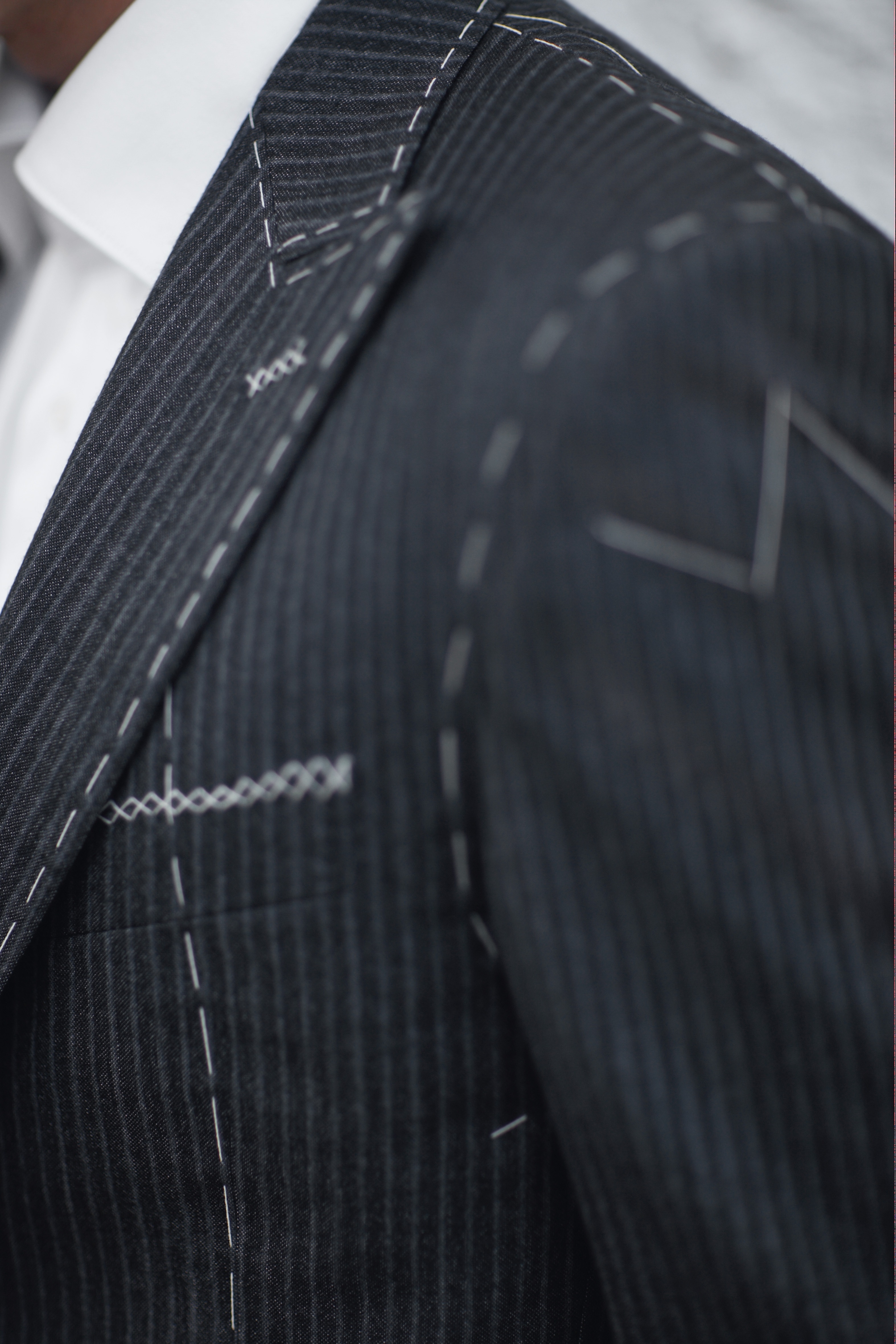 Thợ may bậc thầy của Ý may đo riêng cho khách Việt  - 2 Những bộ veston may đo của Canali