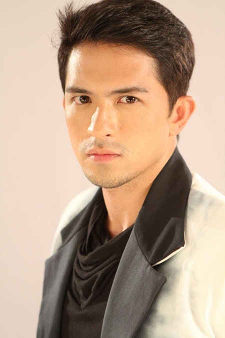 Dennis Trillo lăng nhăng, bạc nhược - 5 Tuy nhiên, đến năm 2005