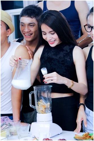 Thủy Tiên khiến thí sinh Next Top hét toáng lên - 4 Thủy Tiên khiến thí sinh Next Top hét toáng lên