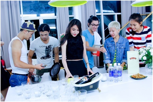 Thủy Tiên khiến thí sinh Next Top hét toáng lên - 5 Thủy Tiên khiến thí sinh Next Top hét toáng lên