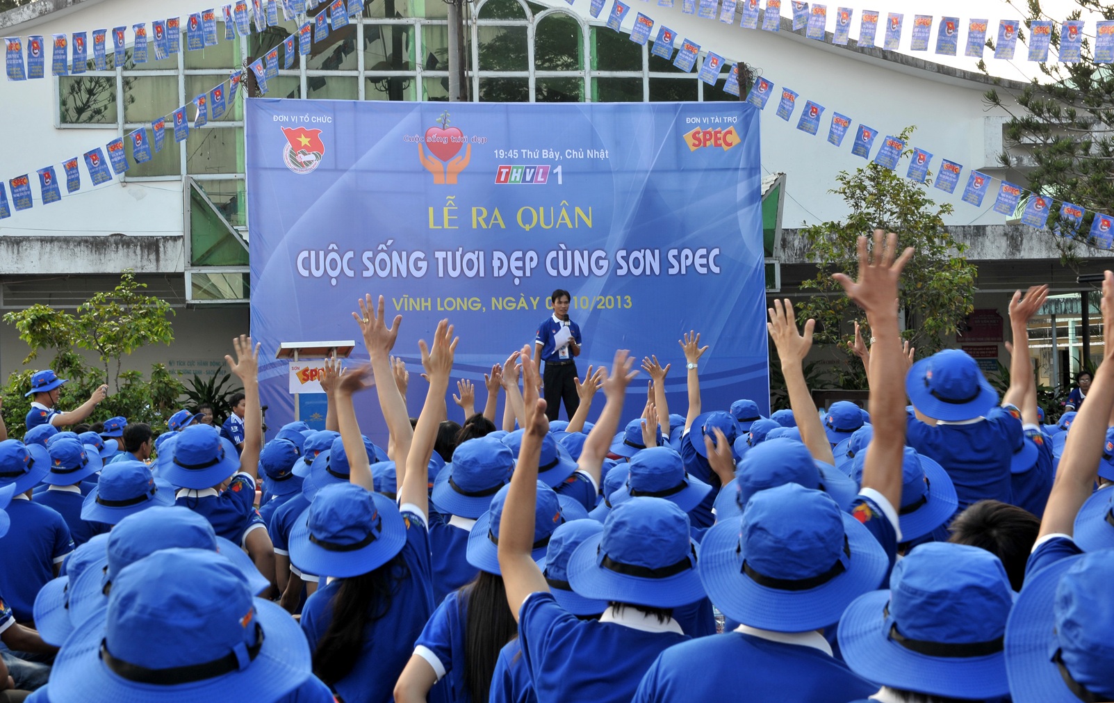 Sự nhiệt huyết của đoàn viên thanh niên trong buổi lễ ra quân