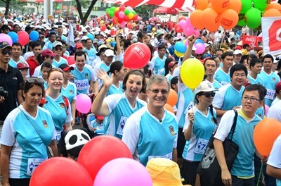 Một màu xanh cho hi vọng! Nổi bật giữa đám đông “Xin chào! Chúng tôi đến từ trường Quốc tế BVIS!”.