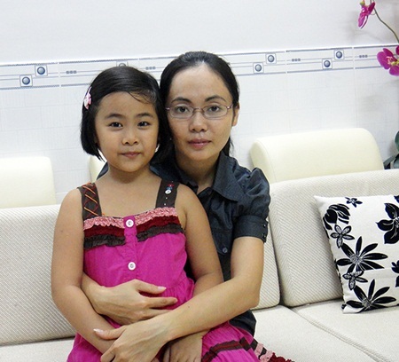 Thúy Hạnh: “Muốn cho con nền tảng giáo dục tốt nhất” - 3 Cả Thúy Hạnh và con gái đều rất thích các ứng dụng phong phú, độc đáo của NAHI Kids