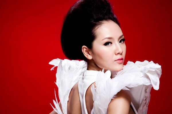 Ca sĩ Phương Linh: “Đang tìm hiểu … chính bản thân mình” - 2 Ca sĩ Phương Linh: “Đang tìm hiểu … chính bản thân mình”