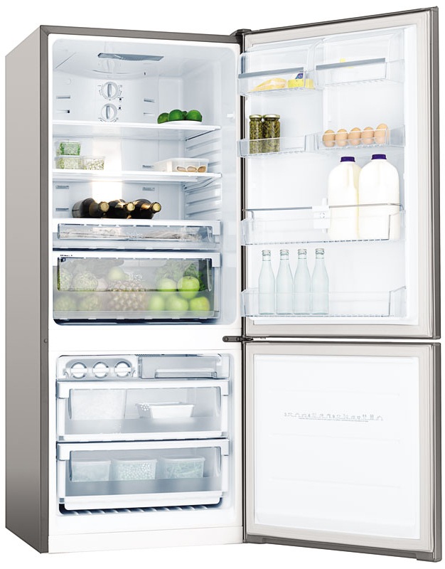 Quà hay tặng mẹ nhân dịp 20/10 - 1 Tủ lạnh Electrolux với thiết kế ngăn đông bên dưới tránh ảnh hưởng đến cột sống.