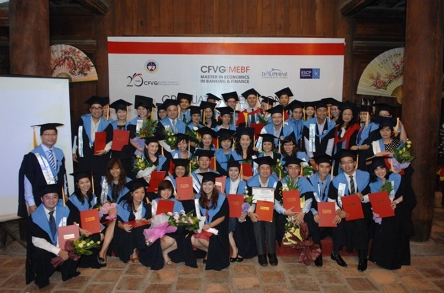 Tọa đàm” Các bài học về quản trị tài chính công ty trong khủng hoảng” - 3 Hình ảnh Lễ trao bằng tốt nghiệp MEBF