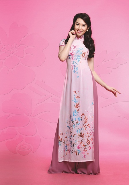 Thúy Ngân, Trúc Nguyễn diện áo dài chào mừng ngày 20/11 - 1 Ngoài ra, “Mơ hoa” còn có thêm dòng sản phẩm in truyền thống với hoa văn lập thể hiện đại.