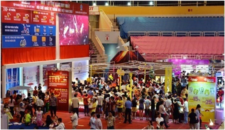 DOJI - Dấu ấn đẳng cấp tại Hội chợ Trang sức - 2 Toàn cảnh khu vực quầy hàng của Trang sức DOJI tại Hội chợ Quốc tế Trang sức Việt Nam 2013