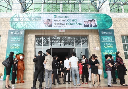 Ngày hội tuyển dụng của Manulife Việt Nam tại Hà Nội đã thu hút hơn 1,000 người tham dự