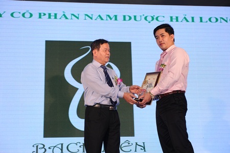 Thương hiệu Mỹ phẩm Bạch Liên được vinh danh Top 10 - Tin & Dùng 2013! - 1 Thương hiệu Mỹ phẩm Bạch Liên được vinh danh Top 10 - Tin & Dùng 2013!