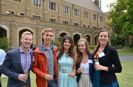 1/ Đại học Melbourne.