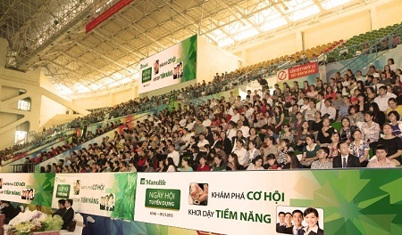 Manulife Việt Nam tổ chức Ngày hội tuyển dụng “Khám phá cơ hội – Khơi dậy tiềm năng” - 1 Ngày hội tuyển dụng của Manulife Việt Nam tại Hà Nội đã thu hút hơn 1,000 người tham dự