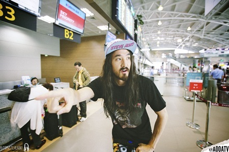 DJ nổi tiếng thế giới Steve Aoki sắp biểu diễn tại Hà Nội - 9 Poster chính thức của Lễ hội Hanoki được tổ chức tại Hà Nội ngày 5/12 sắp tới