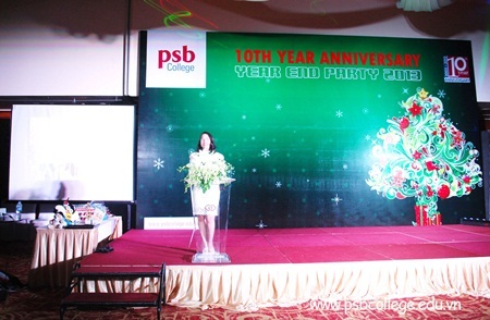 Tiệc cuối năm hoành tráng kỷ niệm 10 năm thành lập trường PSB - 1 Hiệu trưởng trường Quốc tế PSB phát biểu khai mạc chương trình Year End 2013