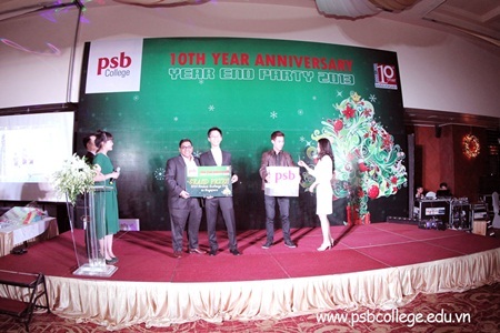 Tiệc cuối năm hoành tráng kỷ niệm 10 năm thành lập trường PSB - 4 Chân dung người may mắn trong chương trình Rút thăm may mắn.