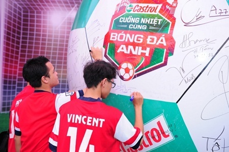 Fan bóng đá Việt “tranh vé VIP” tham gia chuyến đi đến Old Trafford - 4 Hoặc tham gia kí tên online tại