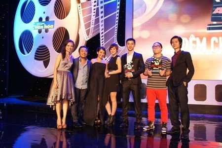 Thanh Hằng rạng rỡ tại đêm trao giải