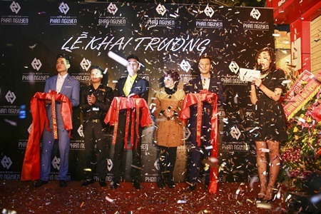 Thời trang Phan Nguyễn tưng bừng khai trương tại Vinh - 3 Bên ngoài showroom 107 Đinh Công Tráng, thành phố Vinh